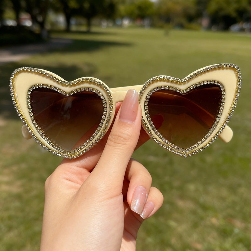 Glamorous Heart-Frame Sunglasses Bowlift