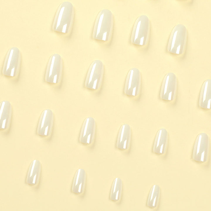 Luxus Acrylic Nails with Metallic Shine Bowlift