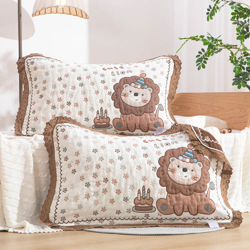 Women's pillow with charming elephant motif and delicate lace edge Bowlift