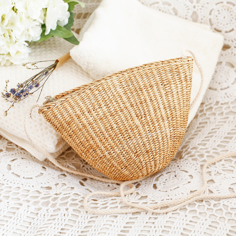 Handcrafted straw clutch with elegant design Bowlift