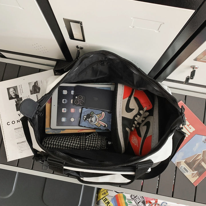 Practical sports and travel bag with ergonomic design Bowlift