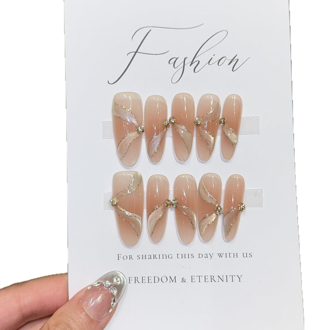 Artificial nails with elegant rhinestone accents Bowlift