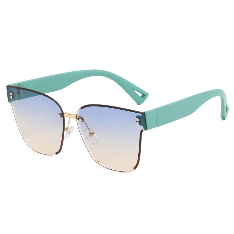 Ladies stylish sunglasses with elegant shield design Bowlift
