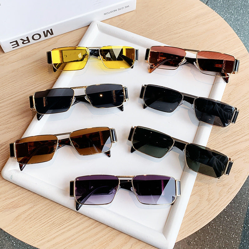 Women's designer sunglasses with luxurious frame and trendy cut Bowlift