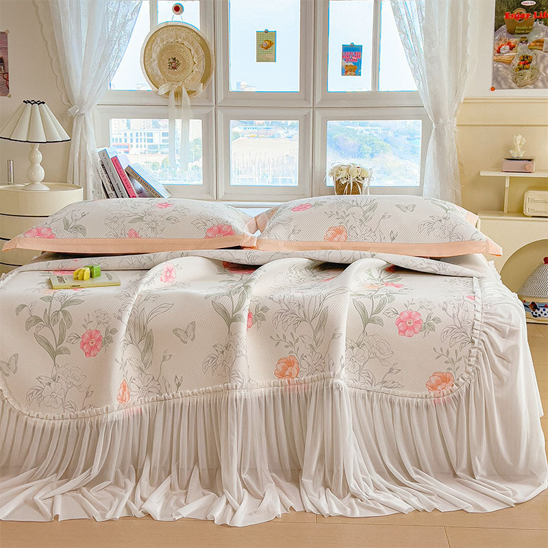 Women's elegant and decorative bedding throw set with cheerful floral pattern Bowlift