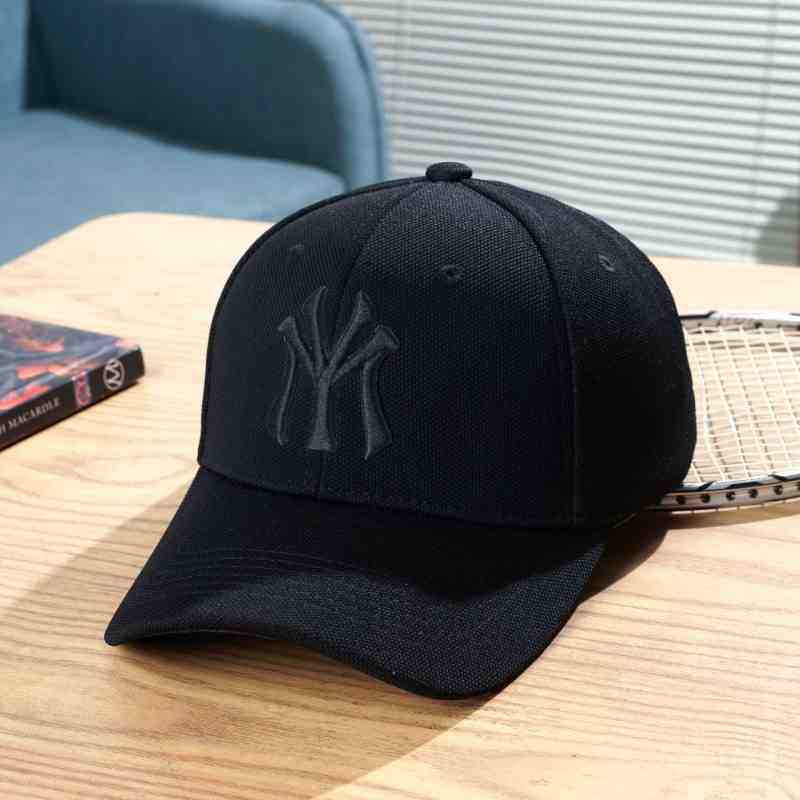 Men's Classic Structured Cap Bowlift