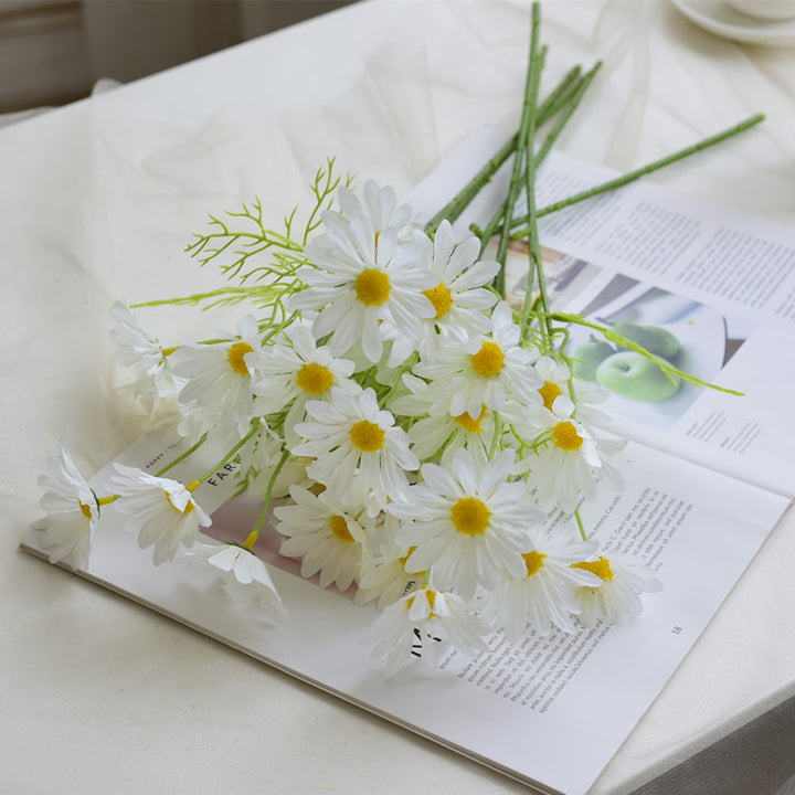 Lifelike Daisy Floral Bouquet