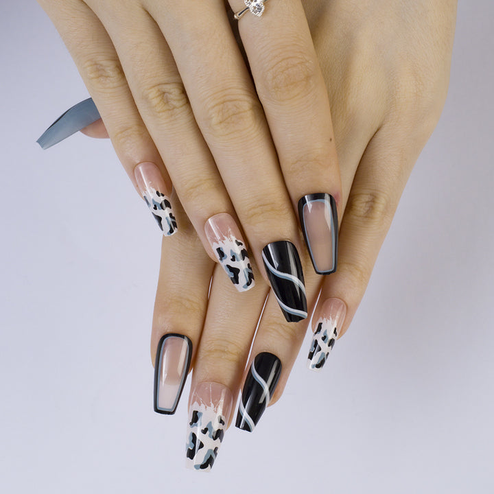 Artificial nails with modern black and white pattern Bowlift