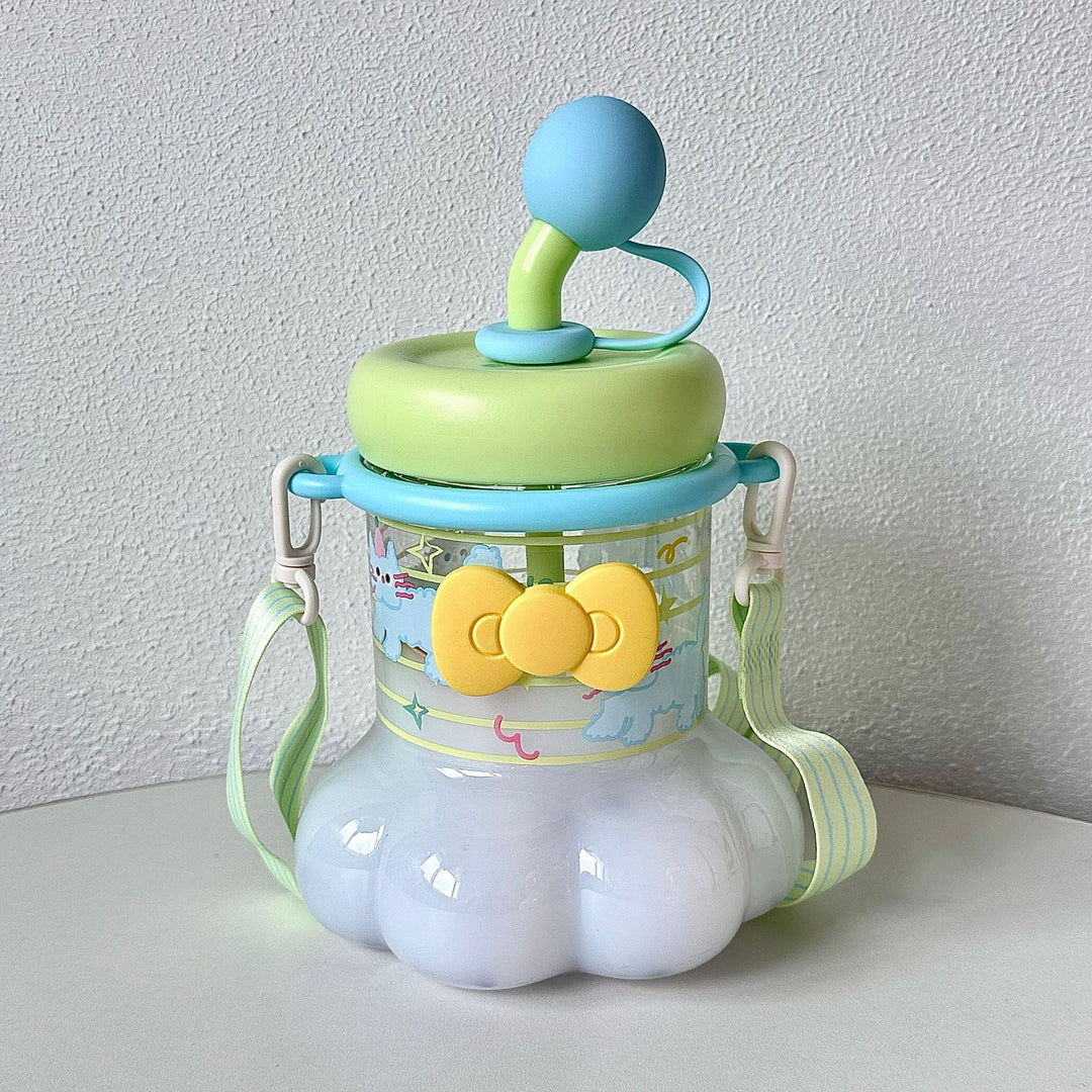 Women's water bottle with integrated silicone carrying handle and playful design Bowlift