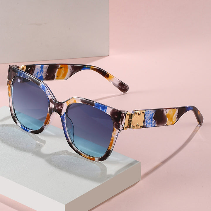 Women's elegant oversized sunglasses with luxurious metal accent Bowlift