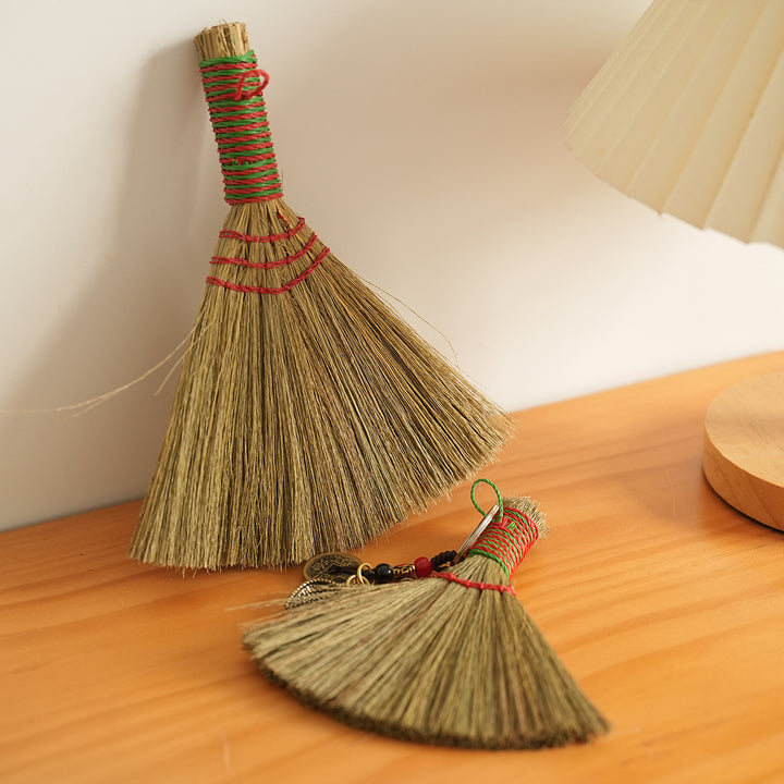 Handwoven broom Bowlift