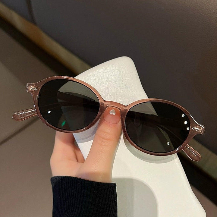 Ladies fashionable sunglasses in elegant oval design Bowlift