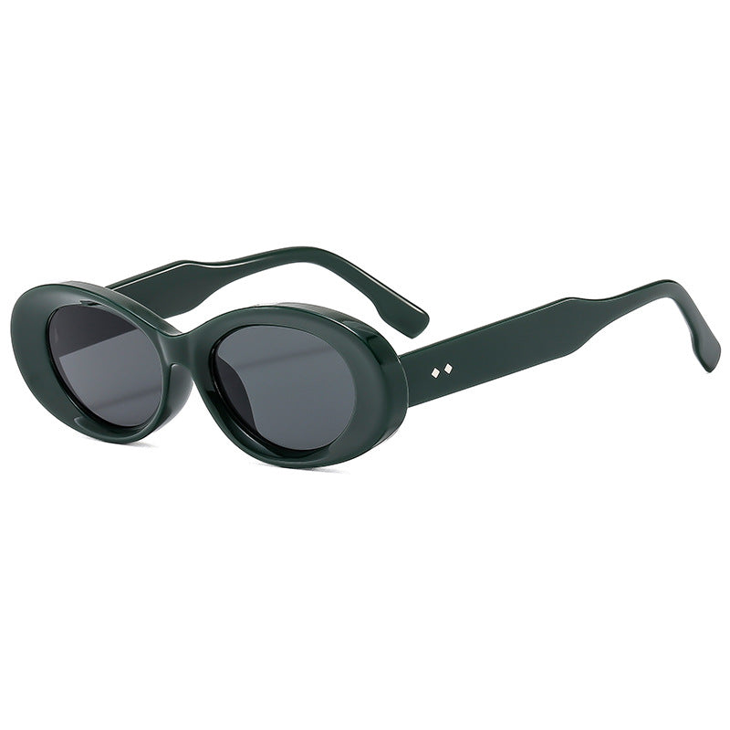 Women Retro-inspired Sunglasses in elegant oval design Bowlift
