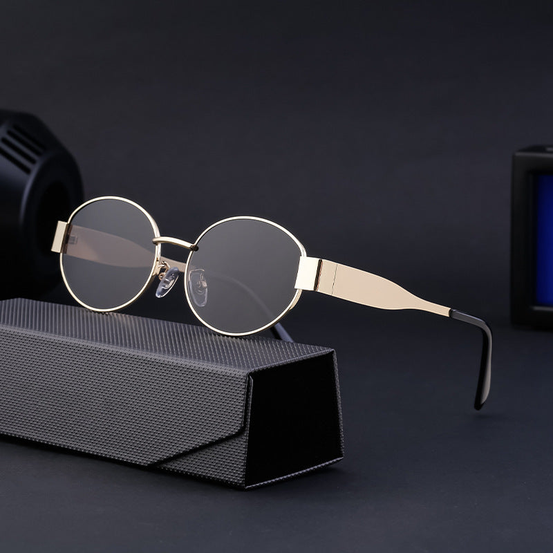 Ladies fashionable sunglasses in elegant oval design Bowlift