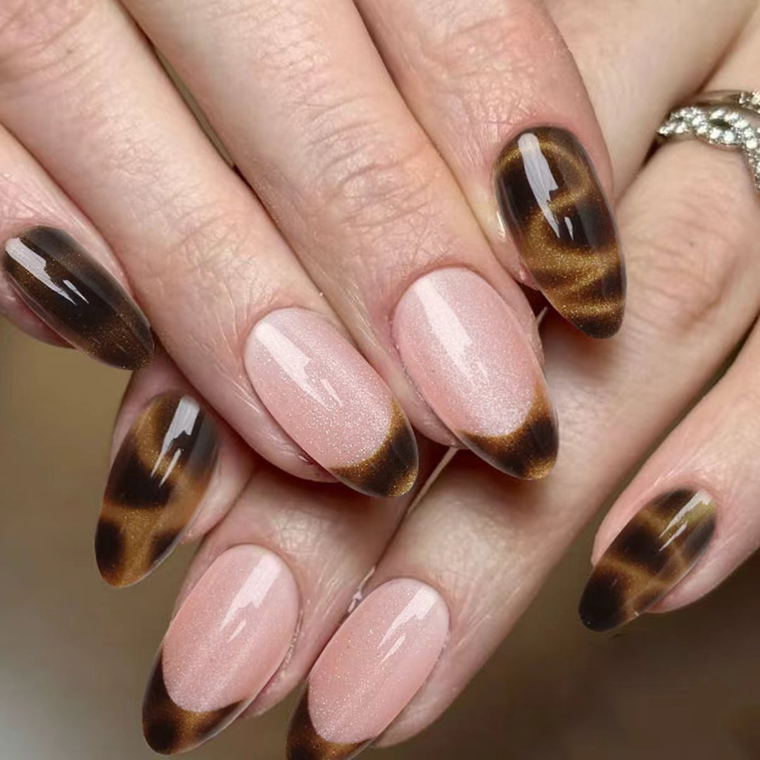 Artifical nails with elegant tortoiseshell tips Bowlift