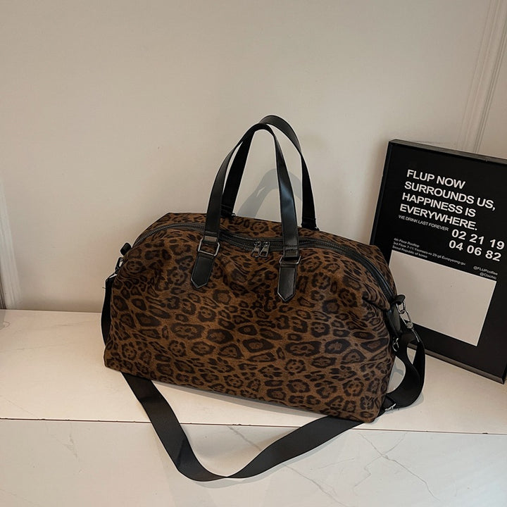 Weekend travel bag in fashionable leopard pattern Bowlift