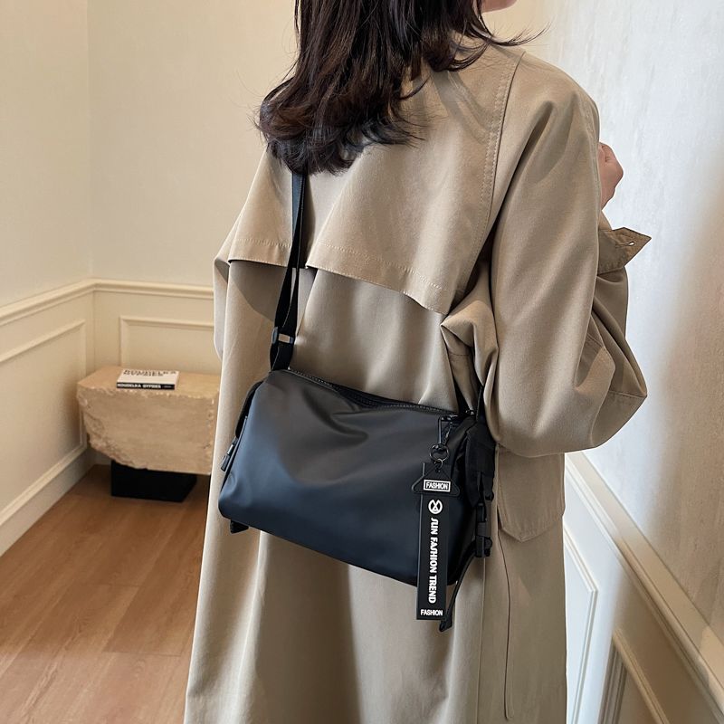 Versatile Utility Crossbody Bag Bowlift