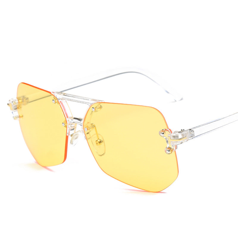 Ladies' Fashion Sunglasses in Futuristic Design Bowlift