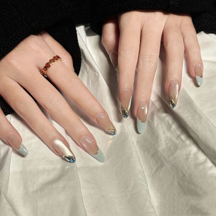 Creative Cat-Themed Press-On Nail Art Bowlift