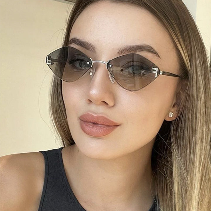 Women's geometric sunglasses in an extravagant design with gradient lenses Bowlift