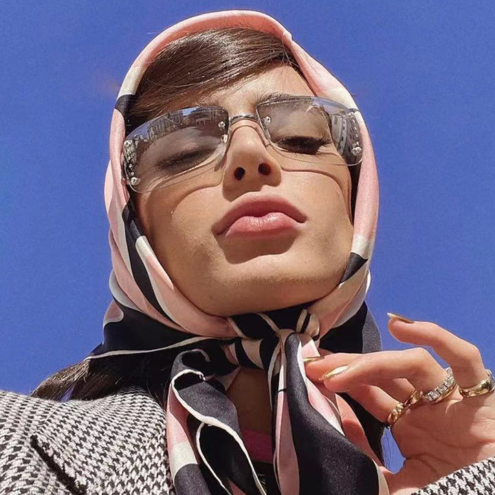 Ladies extravagant sunglasses in modern design with fine accents Bowlift