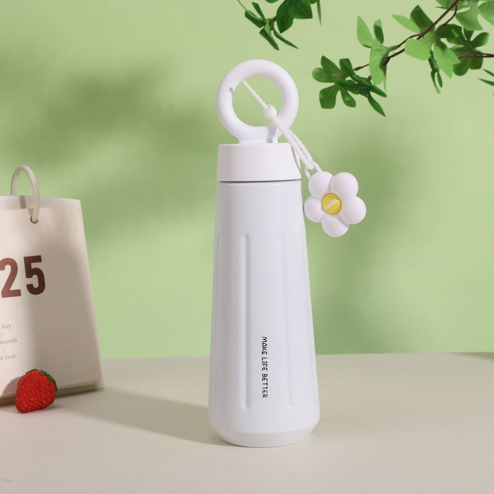 Ladies stylish plastic drinking bottle with charm Bowlift