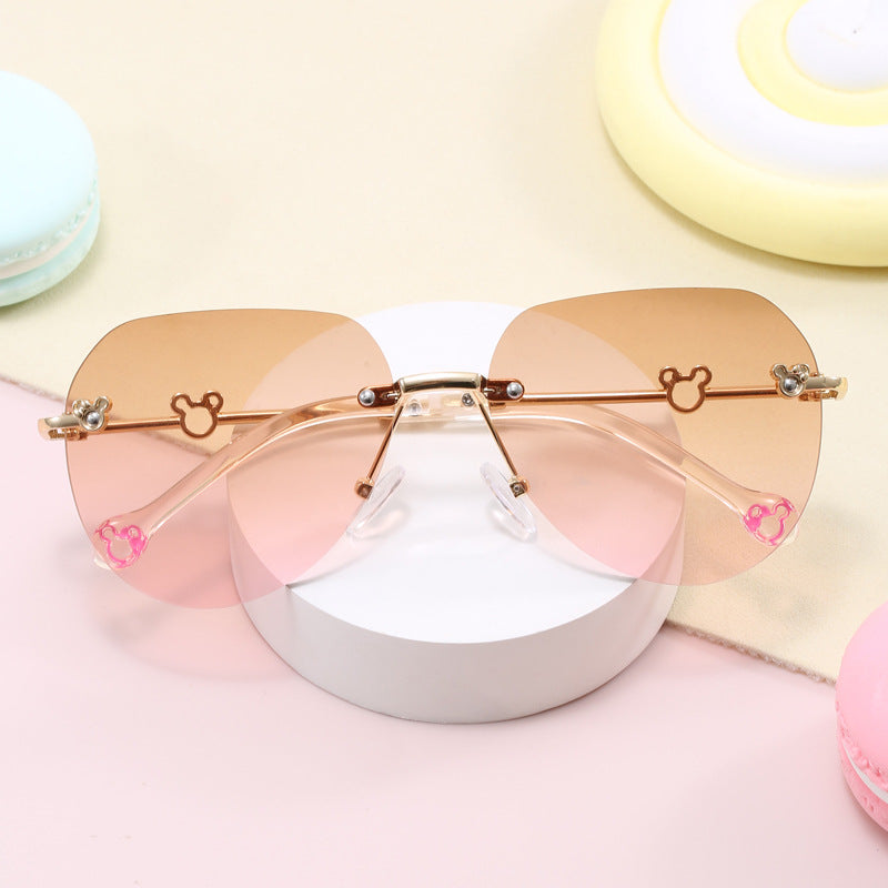 Women's lightweight geometric sunglasses with unique frame and mirrored lenses Bowlift