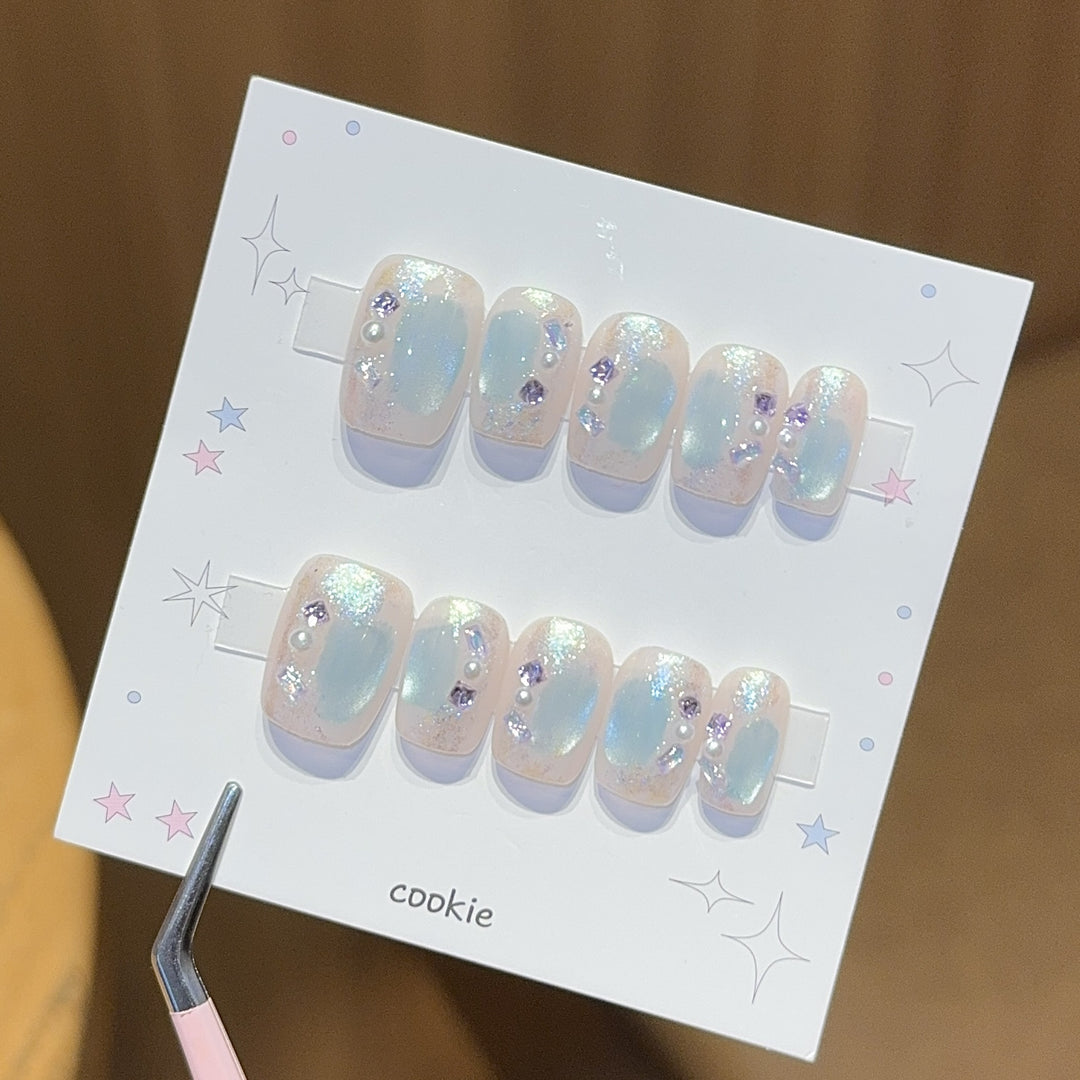 Artificial nails with pearl and glitter decoration Bowlift