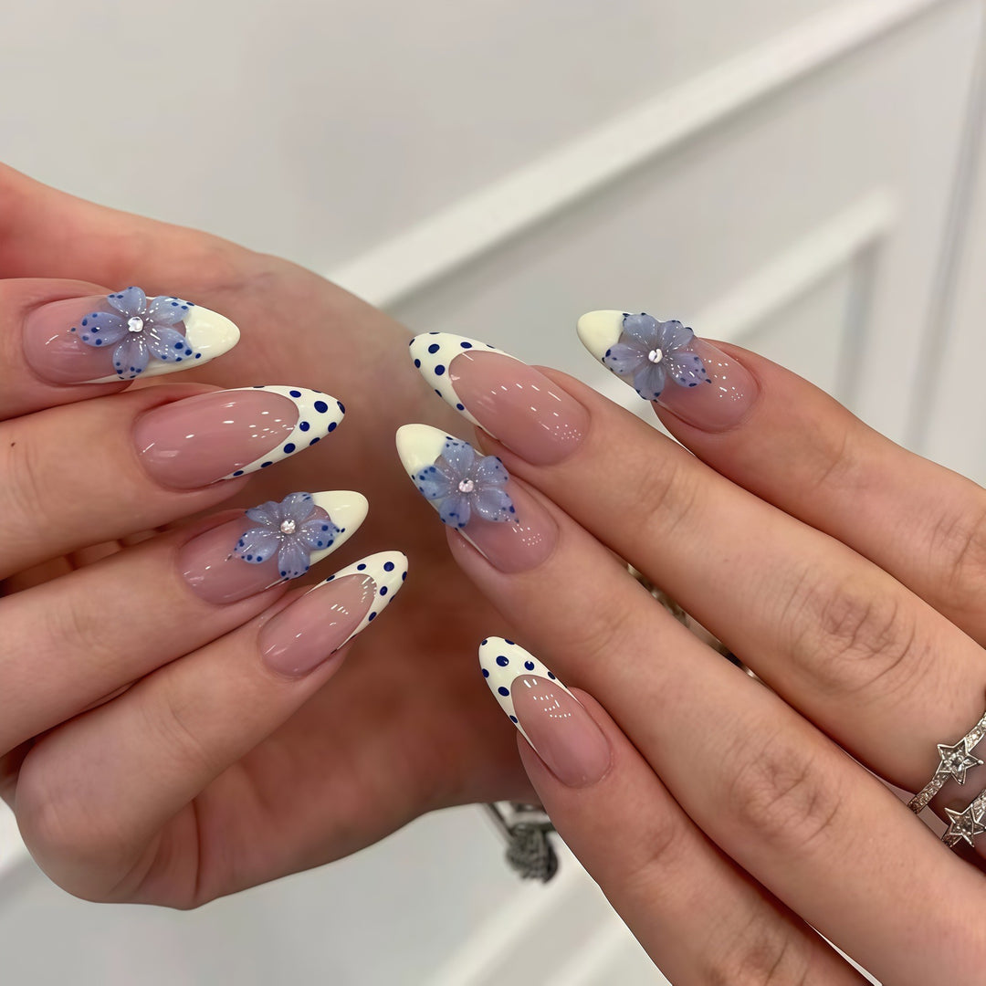 Floral Accent Press-On Nail Set Bowlift