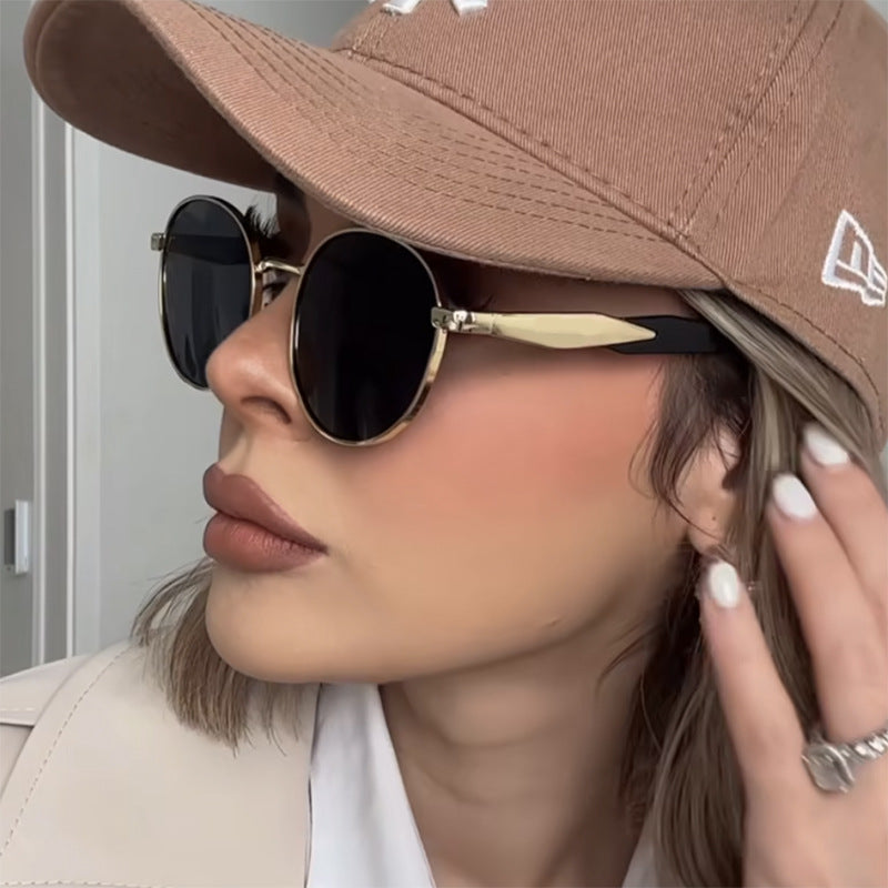 Women's round sunglasses with elegant golden frame and UV protection Bowlift