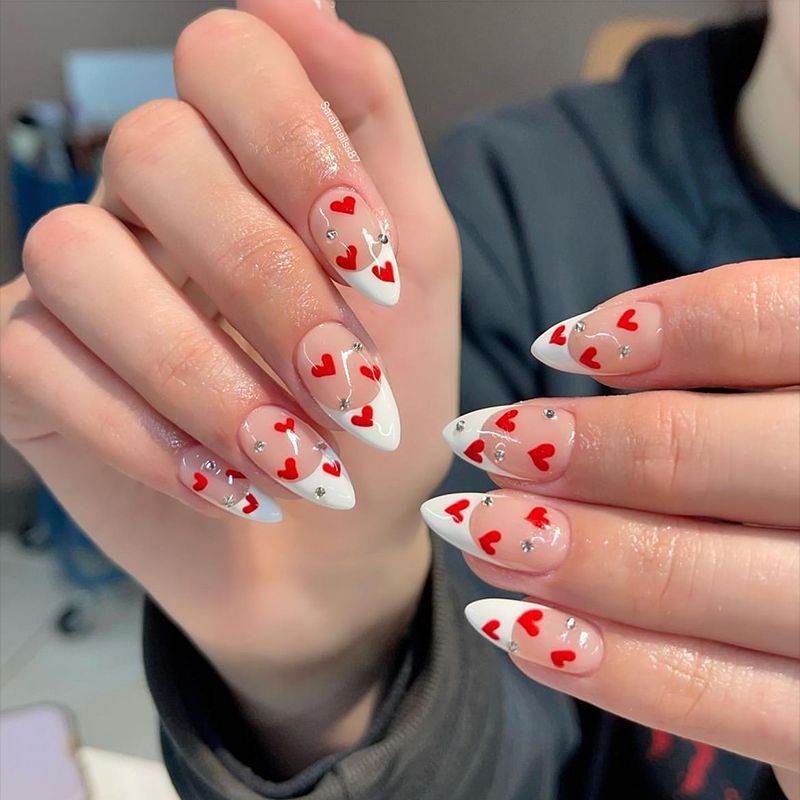 Heart-Design Stiletto Press-On Nails Bowlift