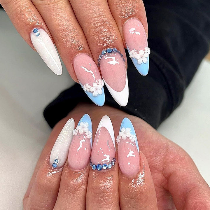 Artificial nails with floral accents and gradient Bowlift