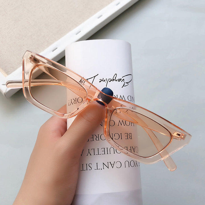 Fashionable Cat-Eye Sunglasses Bowlift