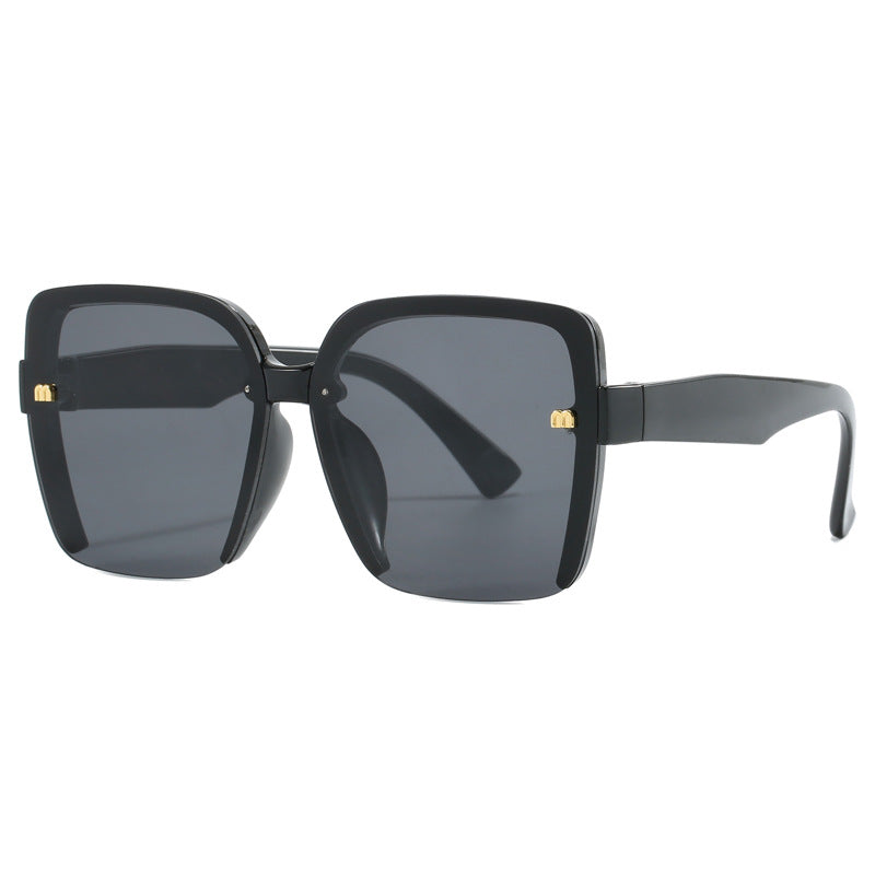Women's oversized sunglasses with stylish, modern frame Bowlift