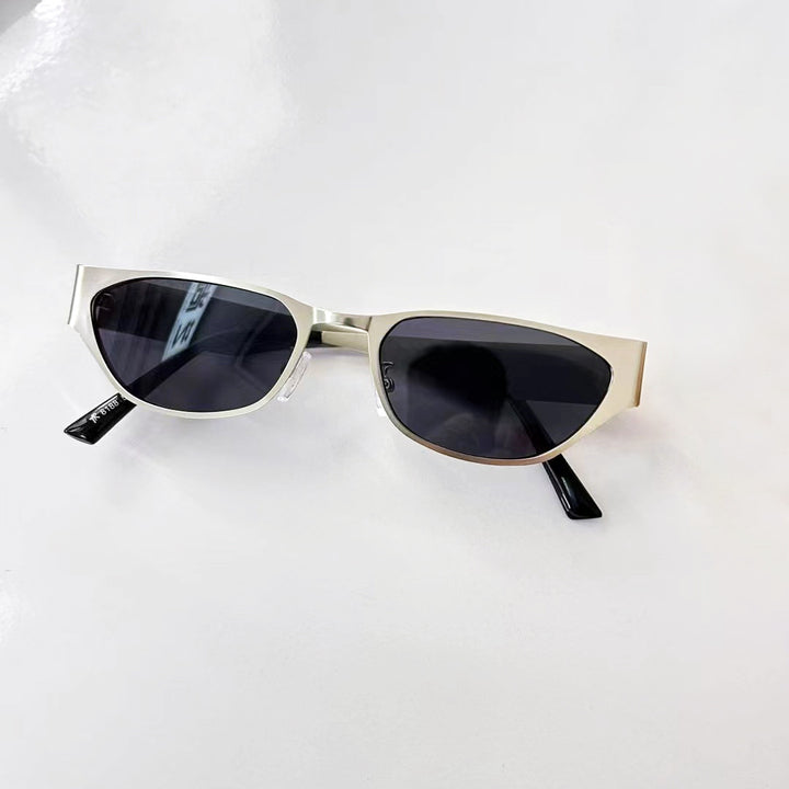 Fashionable sunglasses with elegant design Bowlift
