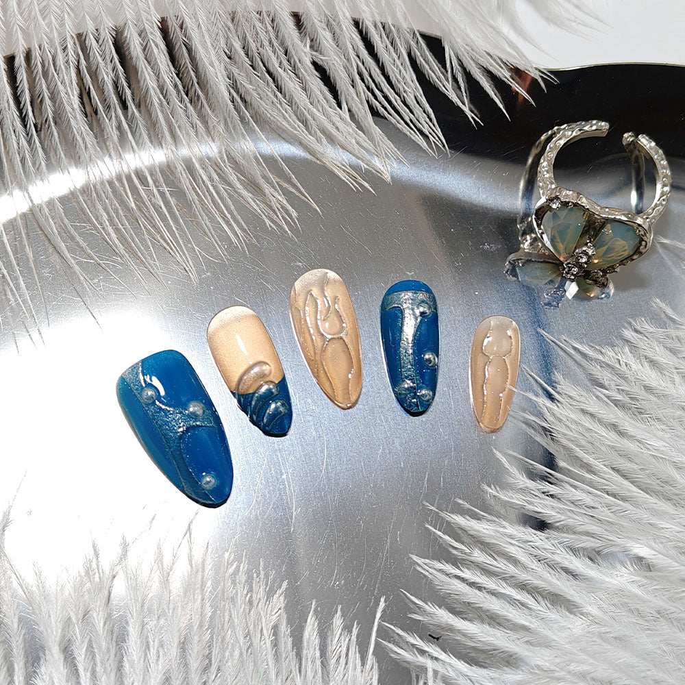 Creative artificial nails with unique water optics Bowlift