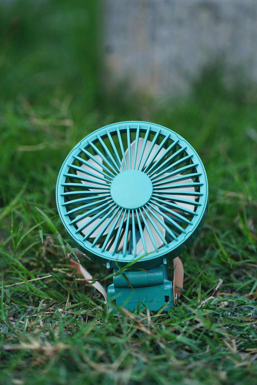 Unisex Portable Hand Fan with Ergonomic Handle and Powerful Battery Bowlift