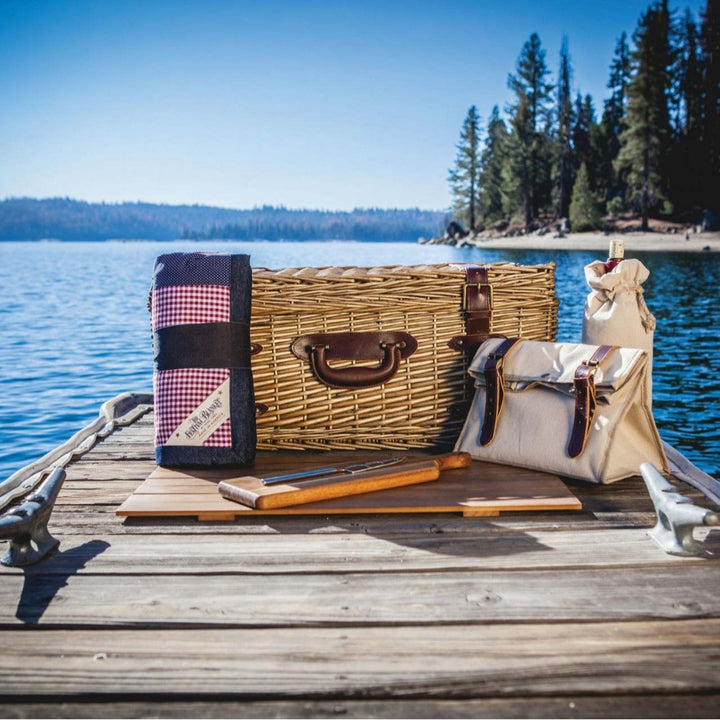 Women's stylish picnic basket with integrated dinnerware set and practical compartments Bowlift
