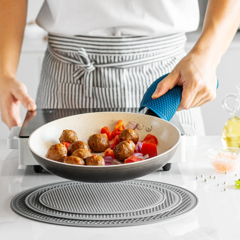 Non-slip silicone mat for cookware Bowlift