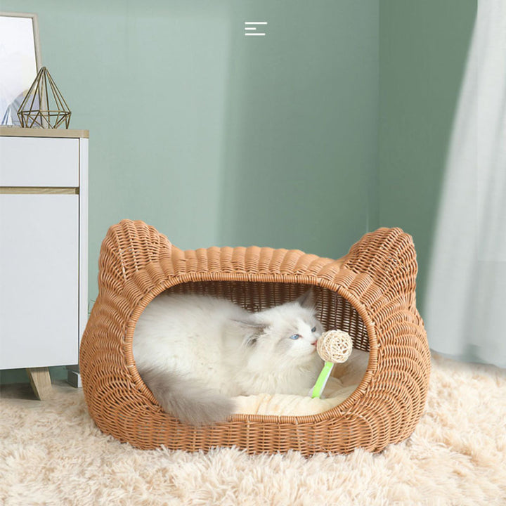 Cozy cat bed in animal design Bowlift