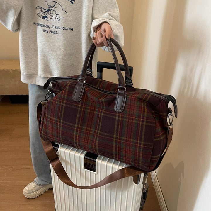 Sporty Multi-Purpose Duffel Bag with Durable Interior and Sturdy Handles Bowlift