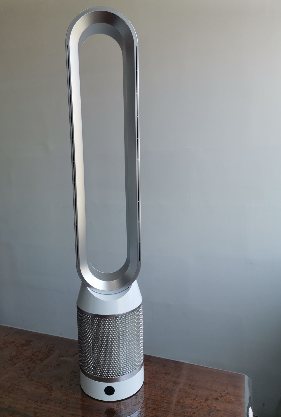 Cooling bladeless tower fan with HEPA air purifier and remote control Bowlift