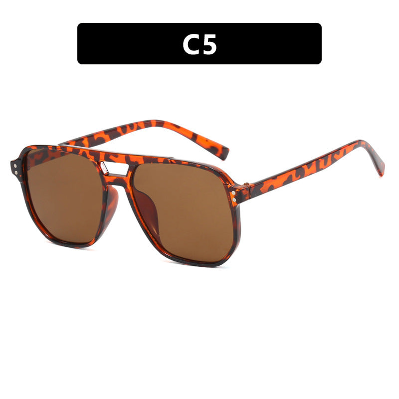 Women's fashionable sunglasses with angular frame Bowlift