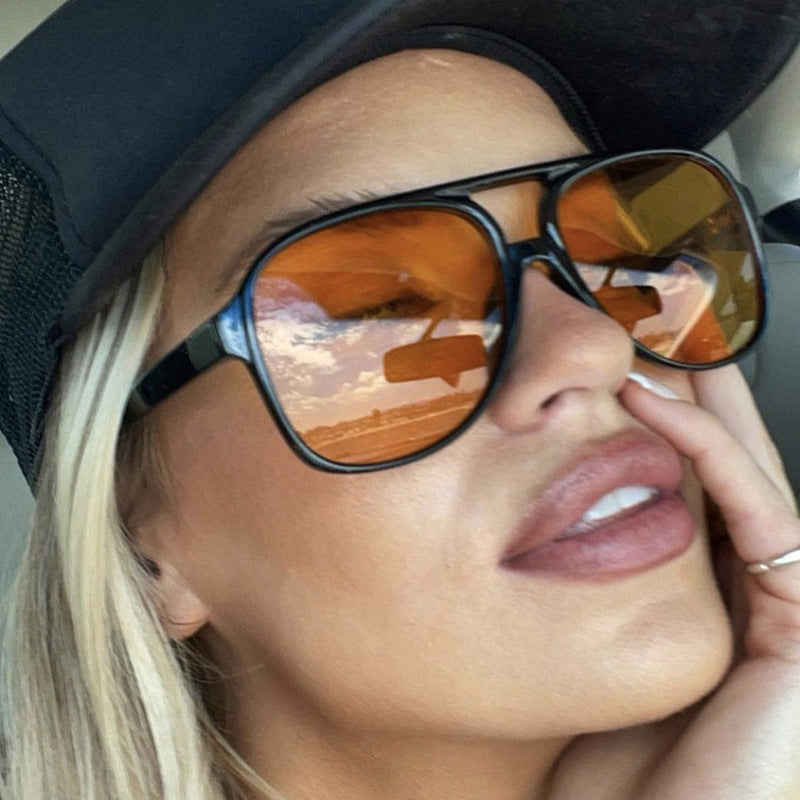 Women's oversized sunglasses in sporty-elegant design Bowlift