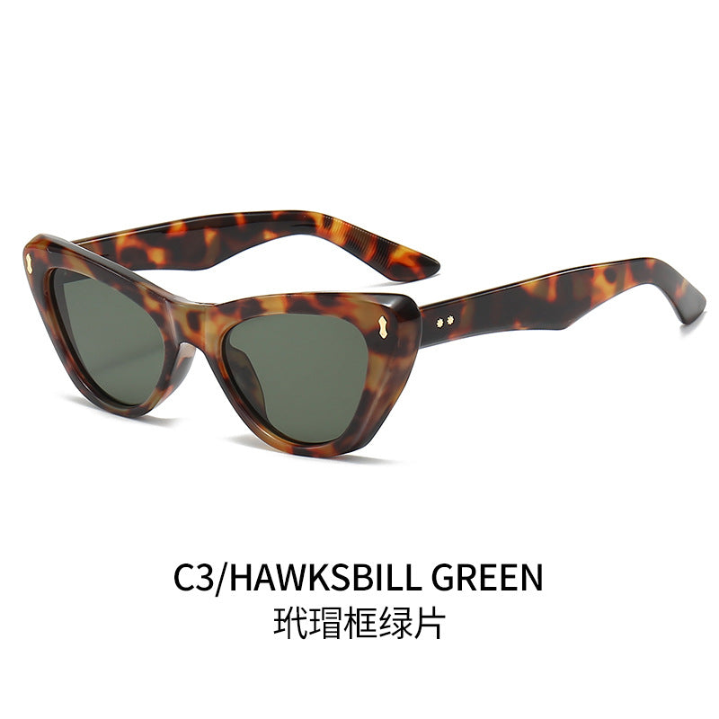 Ladies Cat-Eye Sunglasses with Elegant Accentuated Frame Bowlift