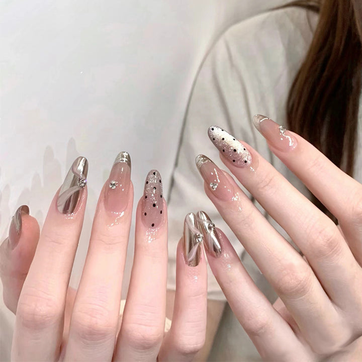 Elegant Press-On Nail Set with Glossy Finish Bowlift