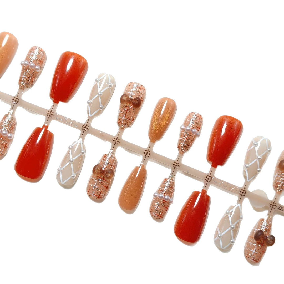 Artificial nails with elegant pearl decorations Bowlift