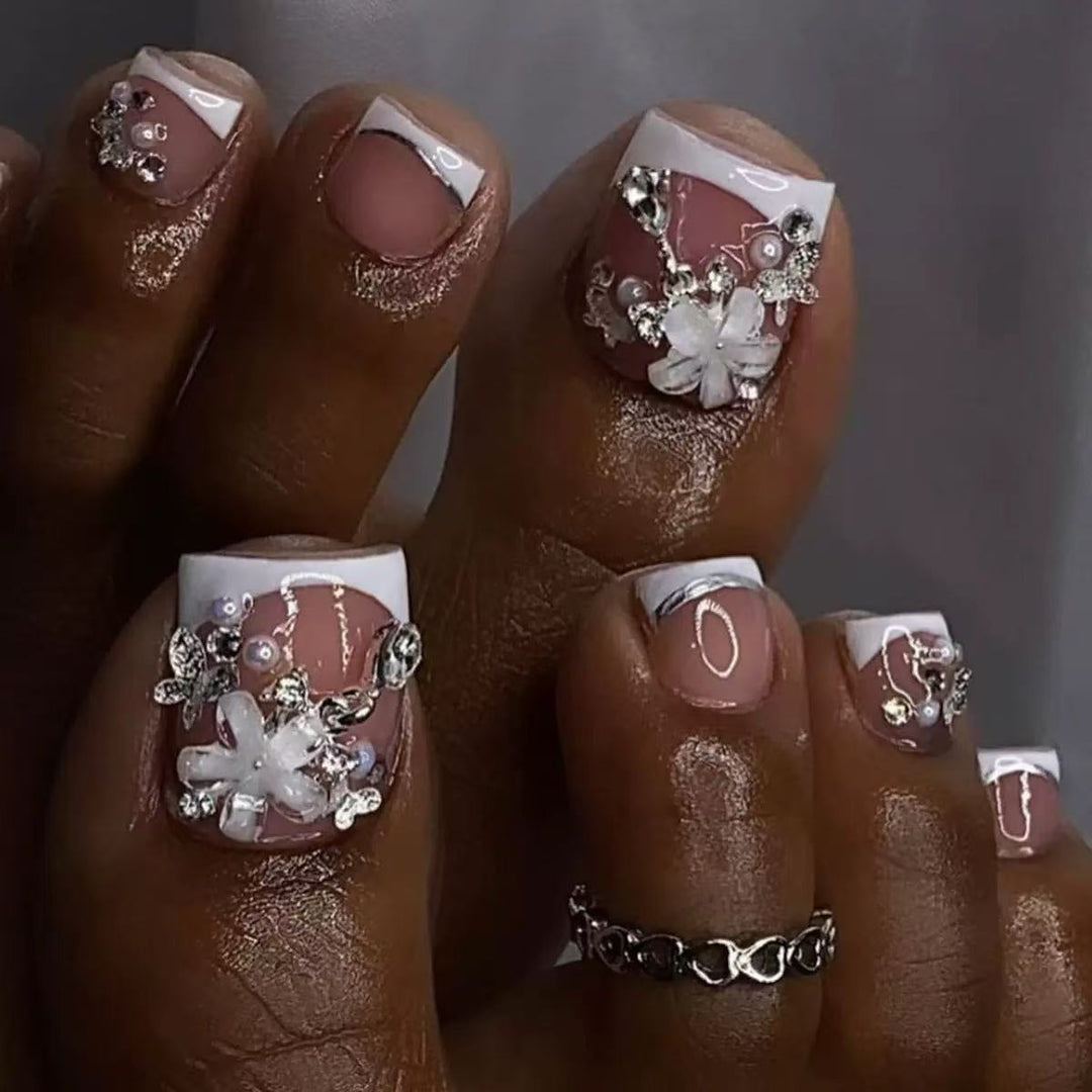 Nail set with elegant flower decorations and high-gloss finish Bowlift