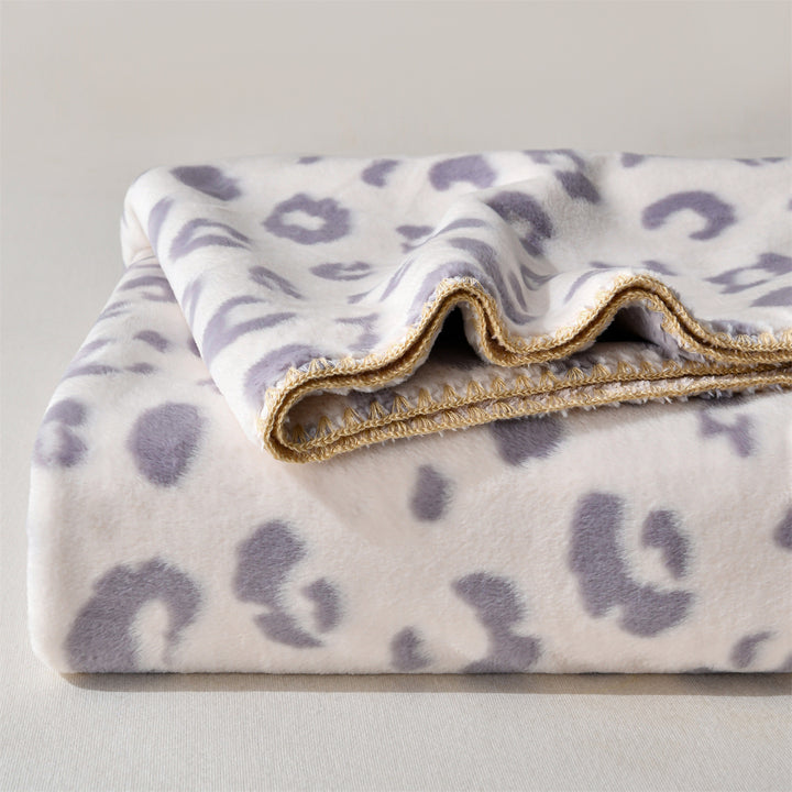 Luxury Leopard-Print Fleece Throw Blanket Bowlift