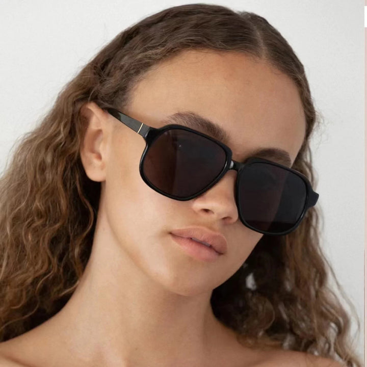 Women Stylish Sunglasses with Square Frame Bowlift